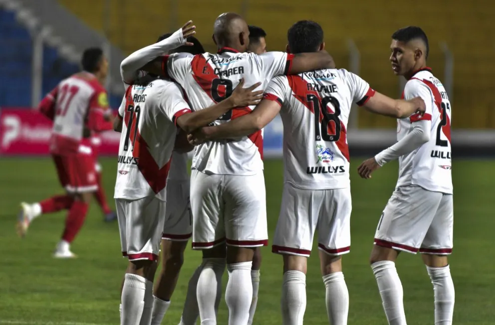 Jugadores de Nacional Potosí celebran uno de sus goles en un partido anterior. Foto: APG