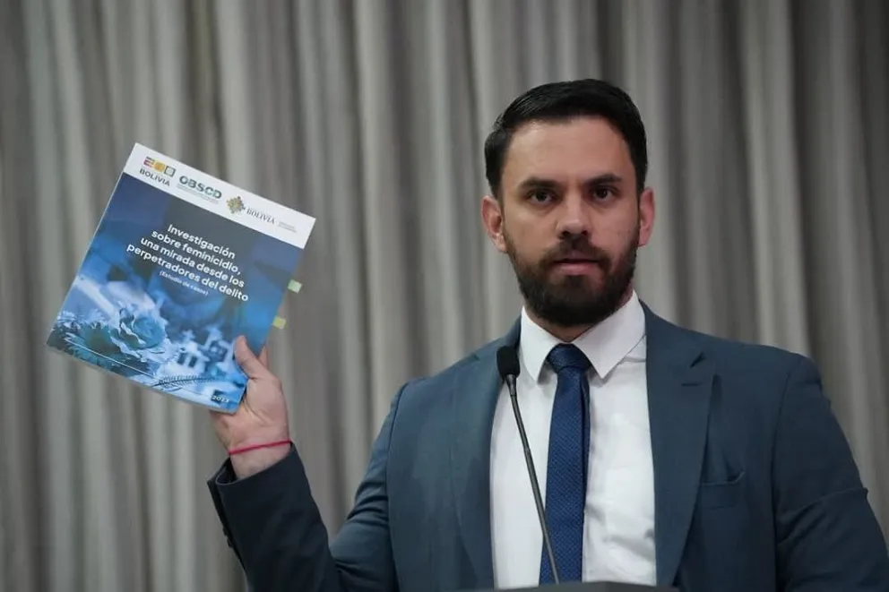 El ministro de Gobierno, Eduardo Del Castillo, presentó el estudio sobre el feminicidio, con "una mirada desde los perpetradores del delito". Foto: Ministerio de Gobierno