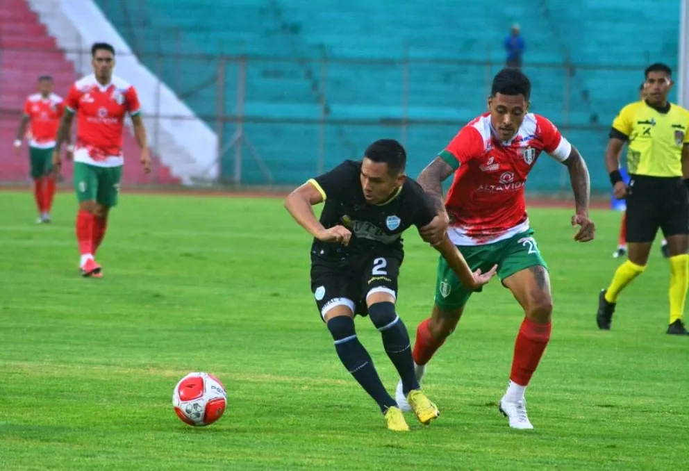 Una incidencia del juego que se desarrolló en el estadio IV Centenario. Foto: APG
