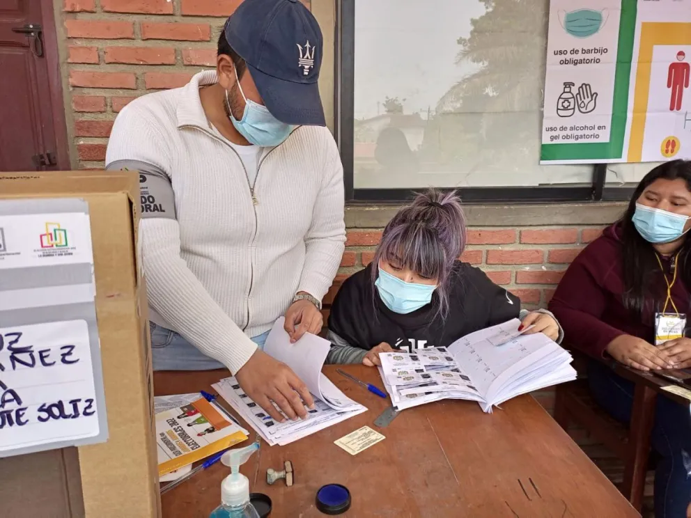 Jurados electorales en día de las Elecciones Judiciales. Foto: APG