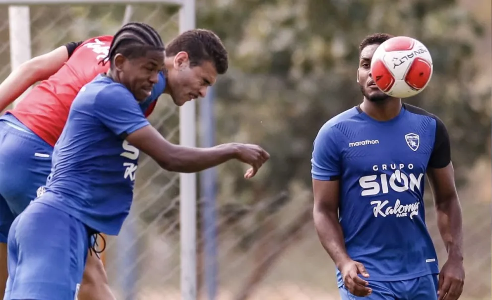 Jugadores de Royal Pari en una práctica anterior. Foto: Royal Pari. 