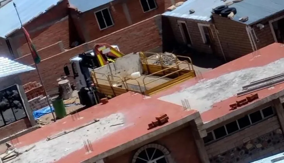 El camión 'pluma' que fue robado en Antofagasta se encontraba en una vivienda en territorio nacional. Foto: soychile