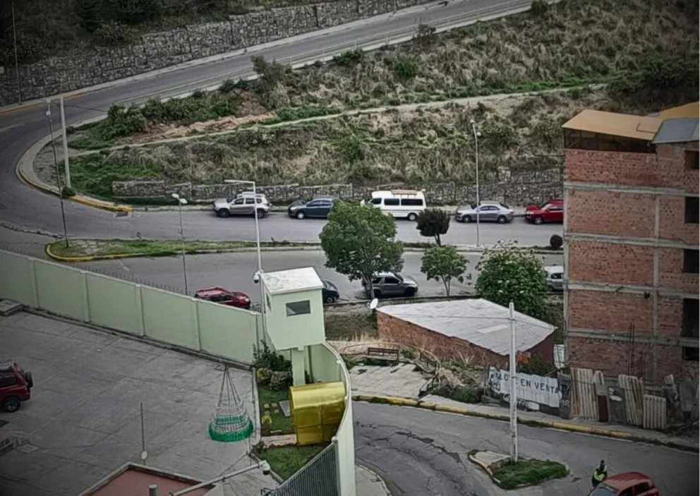 Vehículos retenidos en inmediaciones de Bol 110, por incumplimiento norma. Foto: Visión 360 