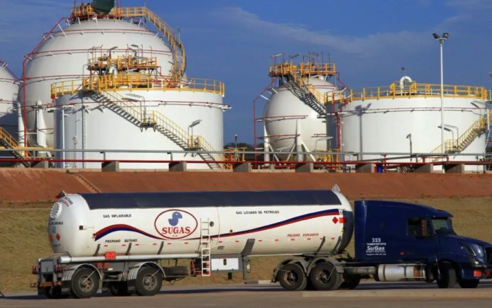 Empresas de diferentes sectores fueron autorizadas para importar combustibles. Foto: MHE.