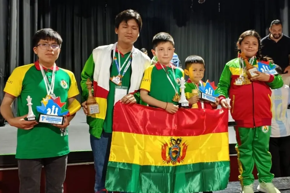 Los medallistas del Festival Sudamericano. Foto: Federación Boliviana de Ajedrez.