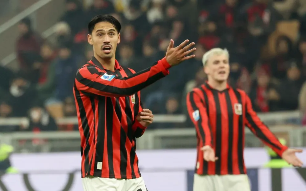 Jugadores del Milan en pleno partido contra el Génova. Foto: EFE.