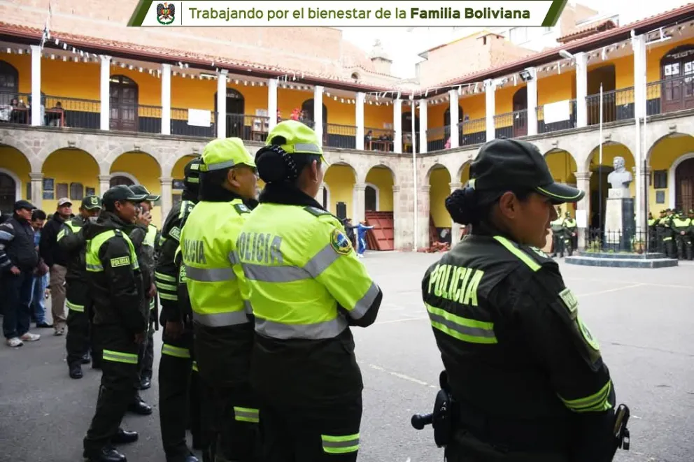 Efectivos del orden movilizados en la jornada de elecciones judiciales. Foto: Policía Boliviana