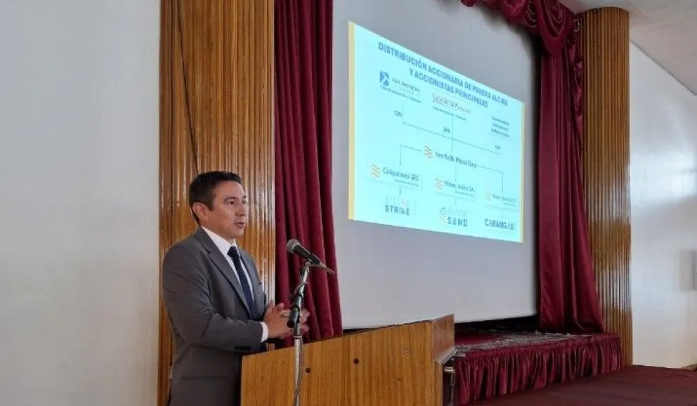 Hianny Romero, gerente de NPM Minerales en Bolivia, explica los alcances de los proyectos mineros Silver Sand (Potosí) y "Carangas" (Oruro).  Foto: Visión 360