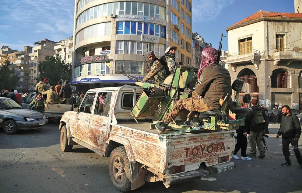 Rebeldes sirios se movilizan en un vehículo. Foto: EFE 