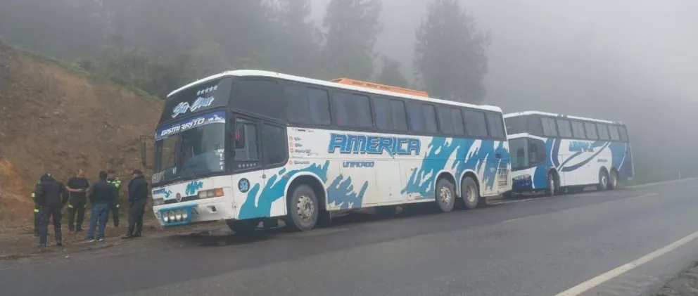 Las flotas se quedaron en plena vía. Foto: Unitel