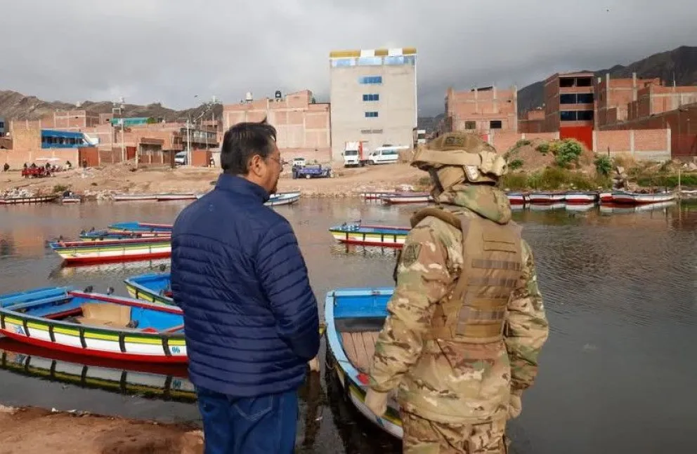 El presidente Luis Arce durante su viaje al Desaguadero, este martes. Foto: RRSS del mandatario 