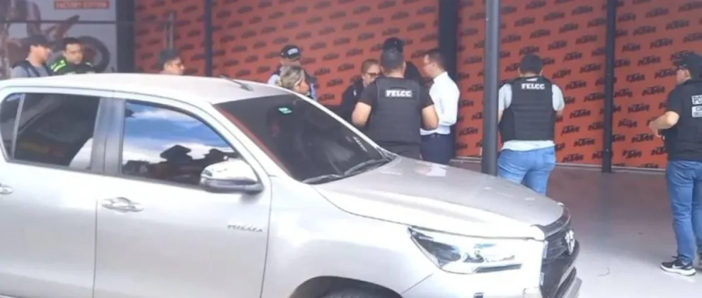 Personal policial y de la Fiscalía en instalaciones de la Fexpocruz, en Santa Cruz. Foto: Unitel