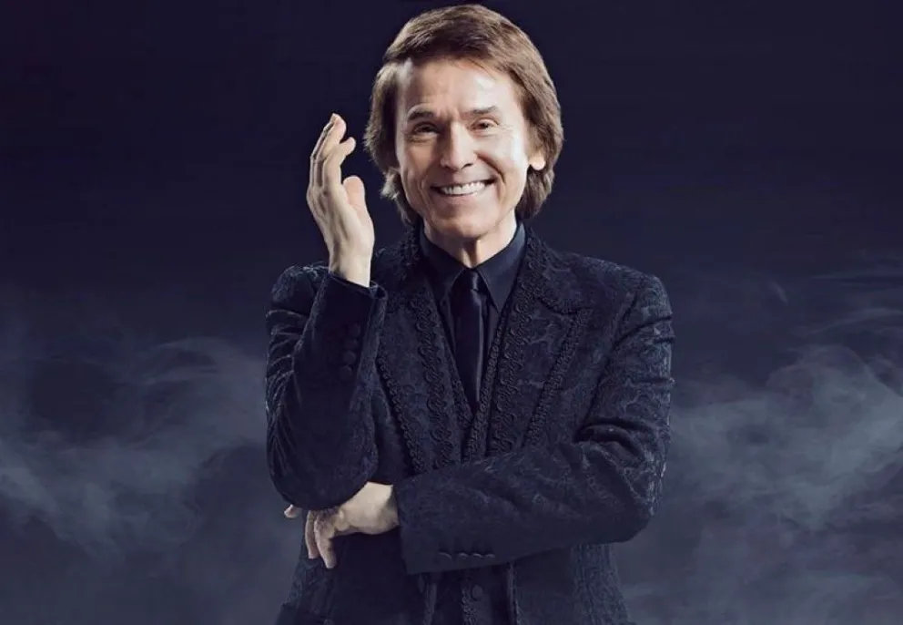  Raphael fue internado en un centro hospitalario madrileño tras sufrir un episodio cerebrovascular. Foto: @GarciaMiota