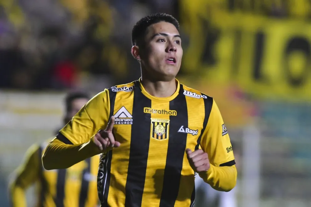 Gabriel Sotomayor inicia el festejo después de marcar el segundo gol del Tigre a San Antonio. Foto: APG