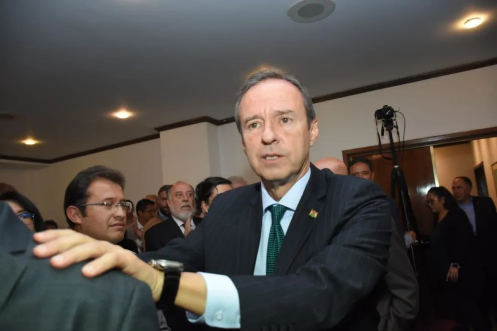 Tuto Quiroga, ayer miércoles, tras el nuncio de la conformación del bloque opositor. Foto: APG