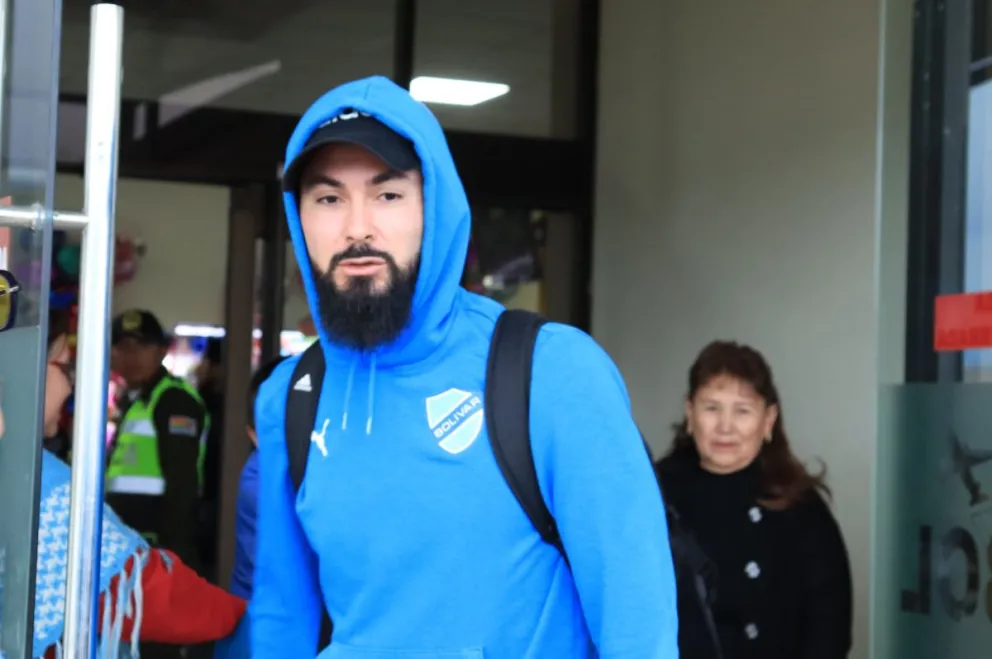 Bruno Sávio en su llegada al aeropuerto de El Alto desde Santa Cruz. Foro: APG.