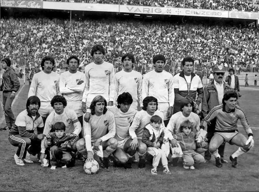 El onceno celeste que jugó el partido final de 1985 frente a Real Santa Cruz. CJM