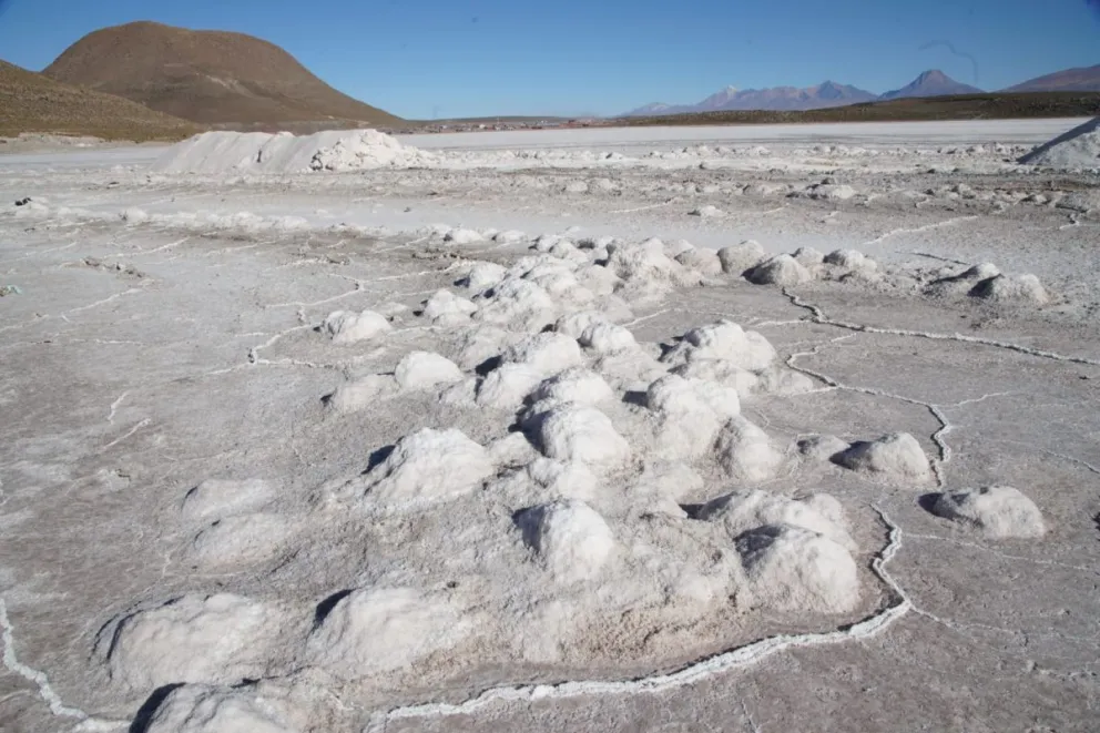 Salar de Coipasa en Oruro, donde se espera el desarrollo del litio y la llegada de inversiones. Foto: Abi