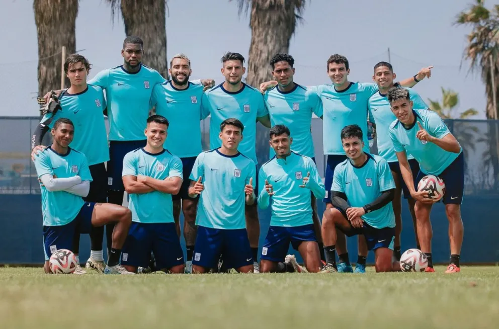 Jugadores de Alianza Lima que ya empezaron la pretemporada. Zambrano aparece justo al centro en la fila de arriba. Foto: Alianza Lima
