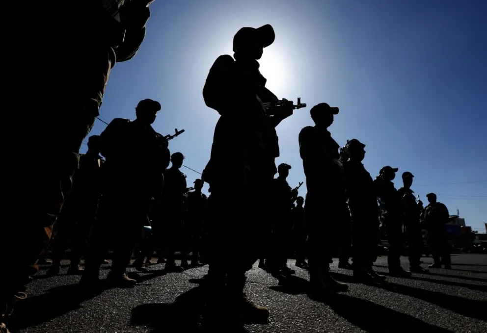 Combatientes houthis participaron en un desfile en Yemen, este miércoles. Foto: EFE 