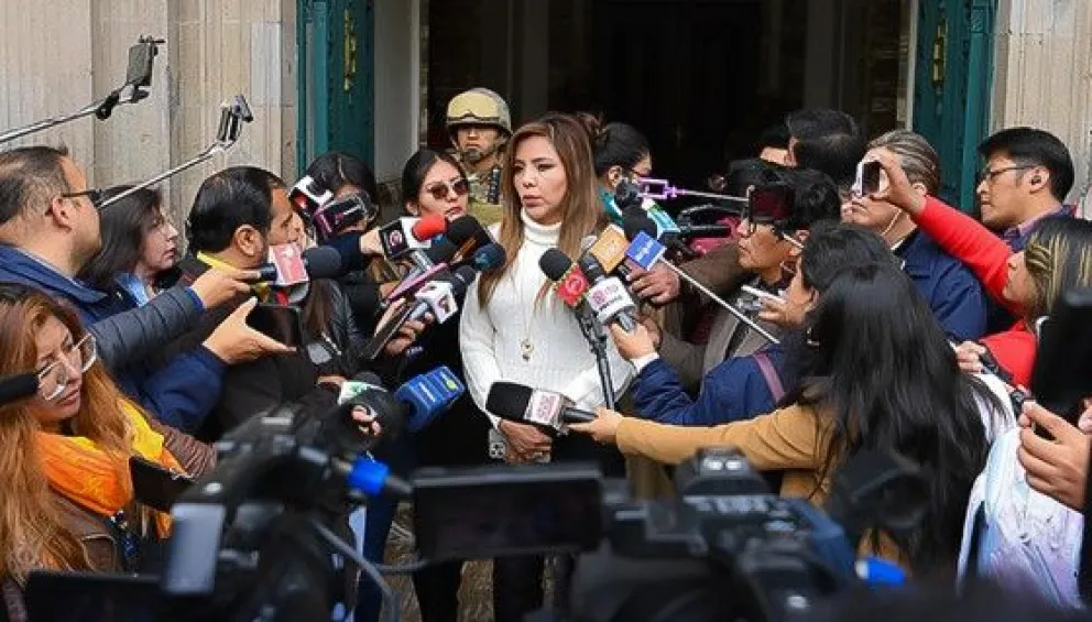 La viceministra de Comunicación, Gabriela Alcón, declara ante los medios de comunicación. Foto: Comunicación del Estado Plurinacional