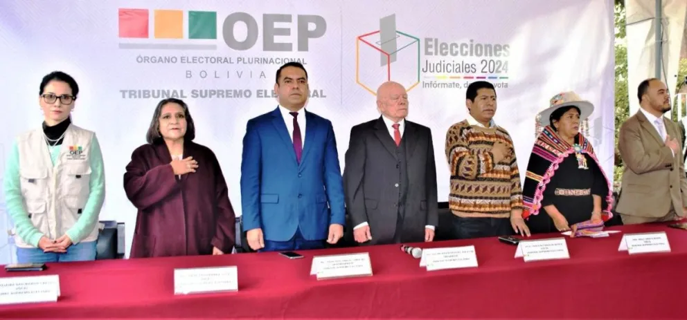 Los vocales y el presidente Tribunal Supremo Electoral (TSE), Oscar Hassenteufel. Foto. TSE