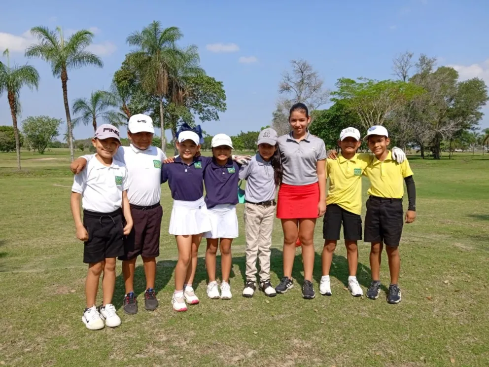 Los deportistas que entrenan diariamente en el Mapaizo Golf Club de Santa Cruz. Foto: FBG