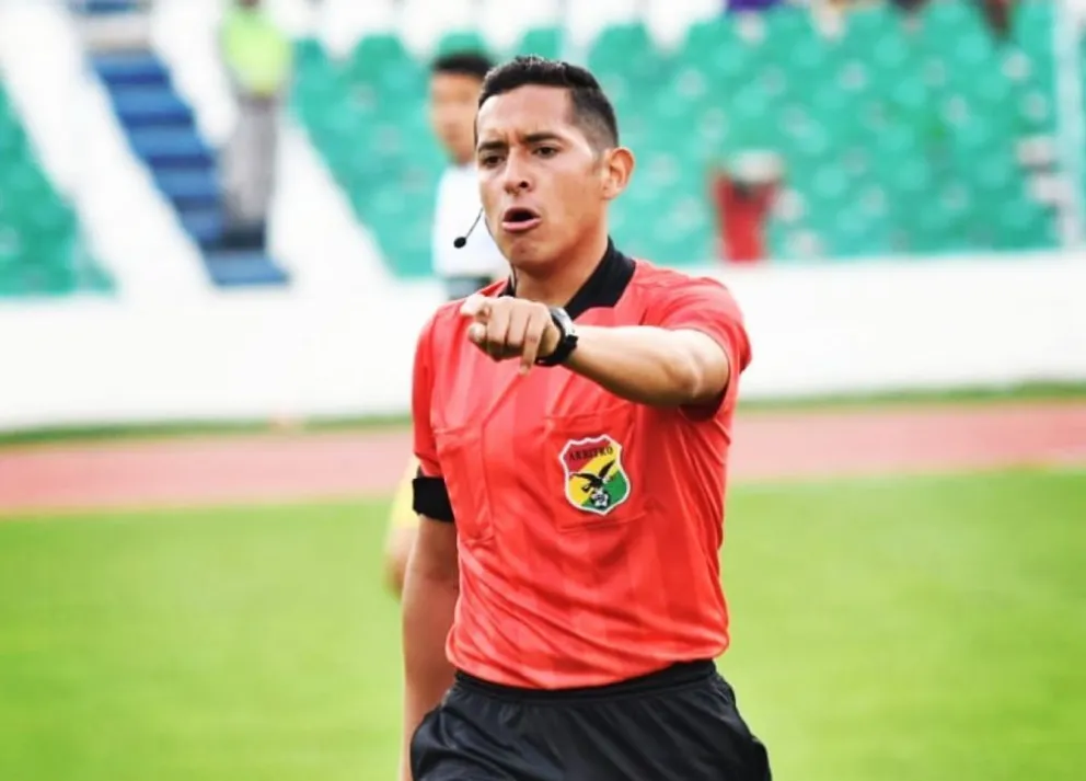 Alemán será el encargado de controlar el lance entre celestes y santos. Foto: AD