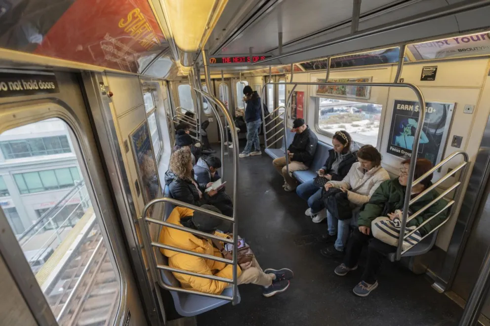 El interior de un vagón del metro de Nueva York. Foto: EFE