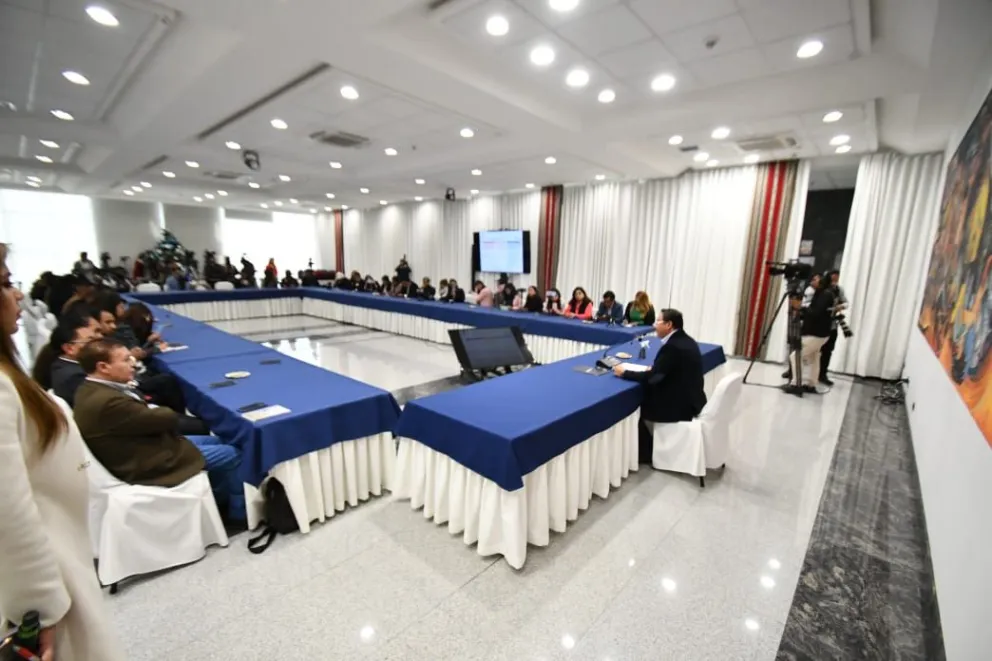 Luis Arce durante su mensaje de este lunes, en contacto con la prensa. Fotos: APG