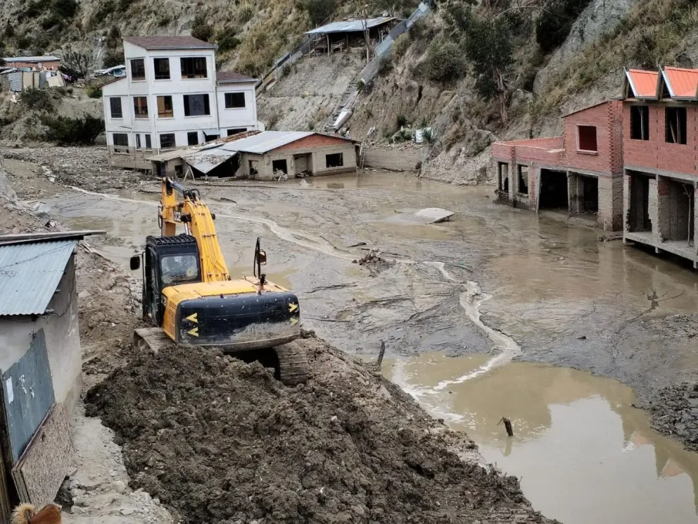 Maquinaria de la Alcaldía trabaja en la zona afectada. FOTO: AMUN