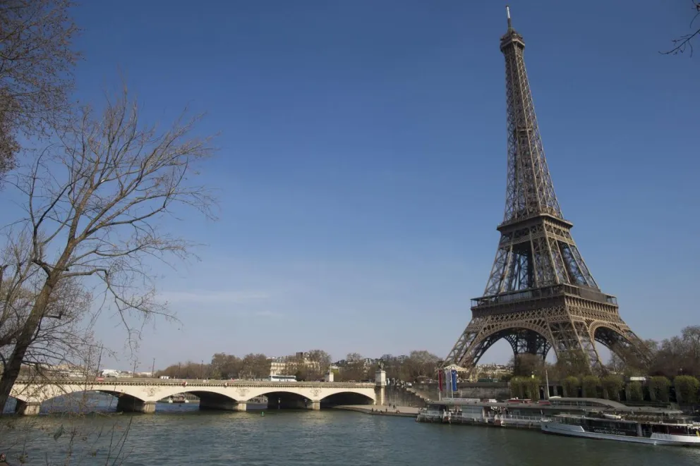 Foto de archivo de la Torre Eiffel, en París. Foto: EFE