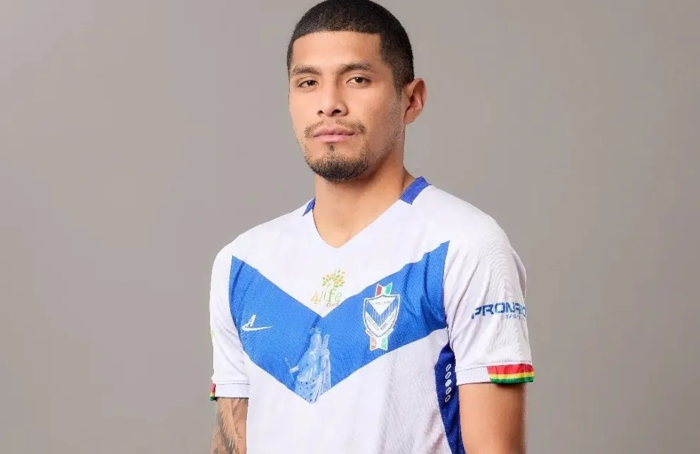 Yanarico con la camiseta del cuadro orureño, con el que jugó en 2024. Foto: LY
