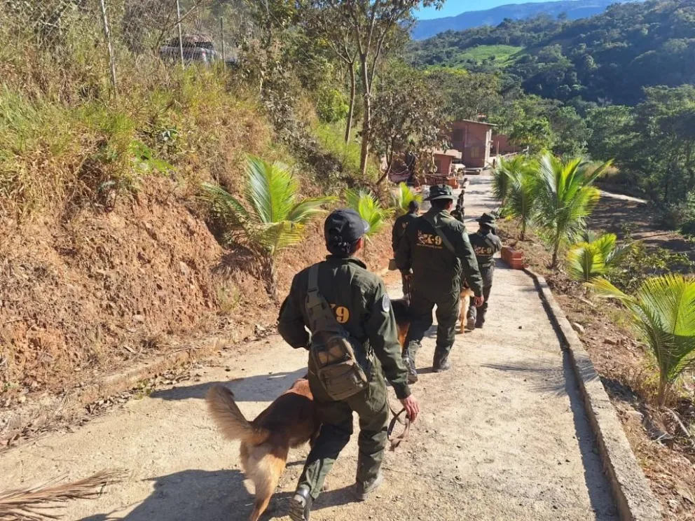 Efectivos policiales realizan tareas de búsqueda de Odalys. Foto: Fiscalía de La Paz