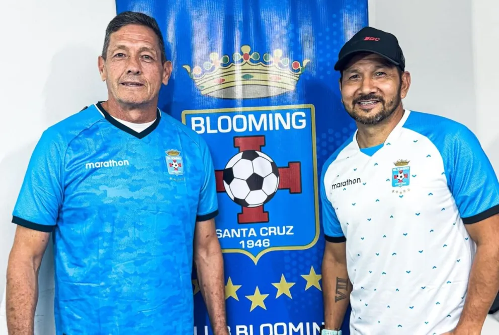 Mauricio Soria, el entrenador de Blooming, junto a Pablo Salinas, uno de sus colaboradores. Foto: club Blooming