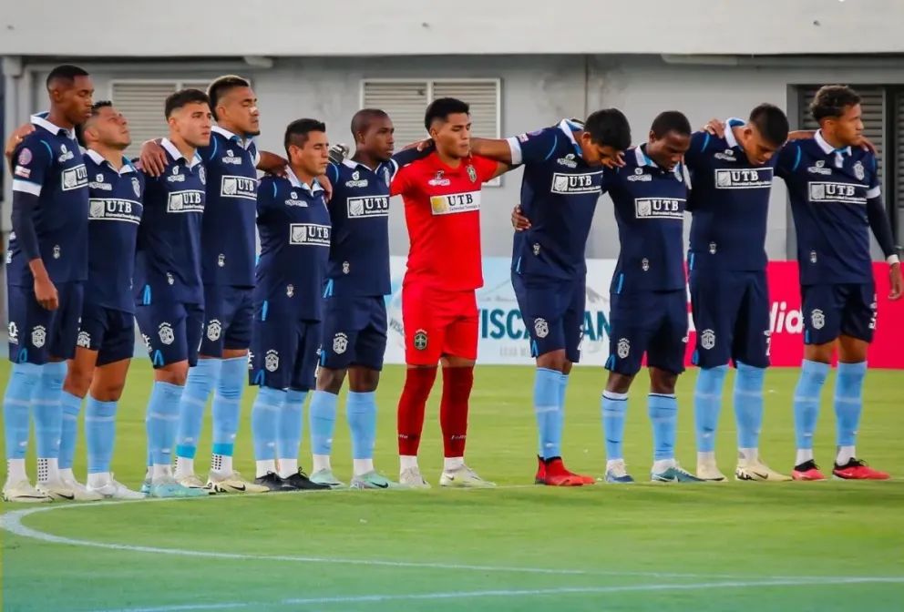 Los jugadores de San Antonio durante la previa de un partido en el estadio Félix Capriles. Foto: SA