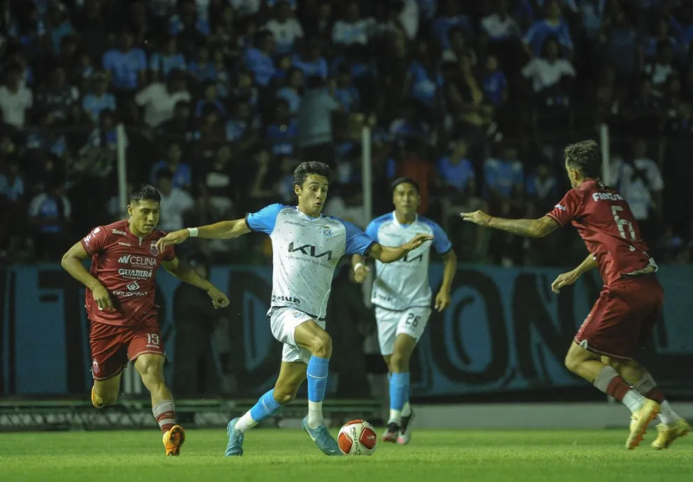Una incidencia del partido que jugaron Blooming y Guabirá en el torneo Clausura 2024. Foto: APG