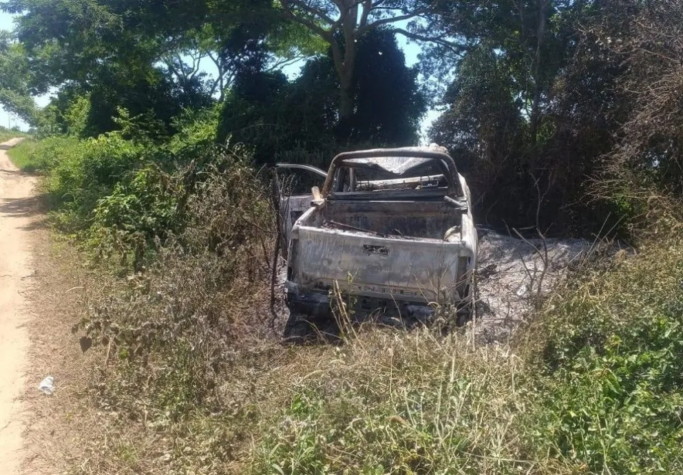 Tres personas, un varón y dos mujeres fueron ejecutadas y sus cuerpos luego incinerados en una camioneta, en Santa Cruz. Foto: DTV
