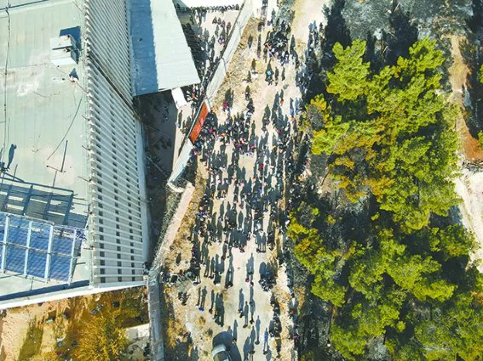 Vista aérea de una movilización tras la caída del régimen de Al Asad en Siria. FOTO: EFE