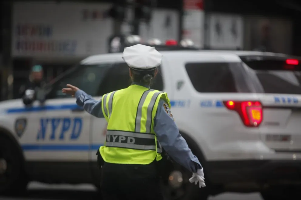 Una agente de policía en Nueva York en una imagen de archivo. Foto: EFE