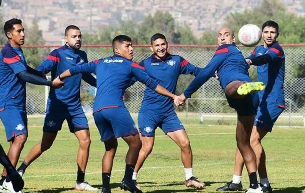 Una práctica de los rojos que para este año tendrán varios cambios en su elenco. Foto: JW