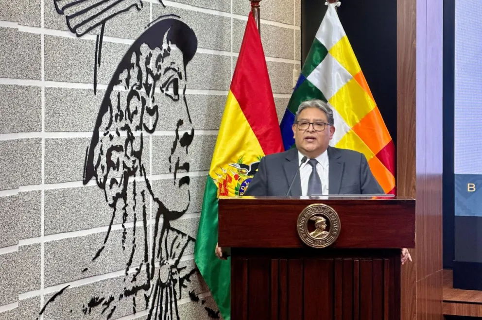 El presidente del BCB, Edwin Rojas, brinda un informe sobre la disponibilidad de Reservas Internacionales Netas a 2024. Foto: BCB.