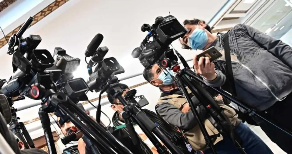 Periodistas cubren un hecho informativo. Foto: APG