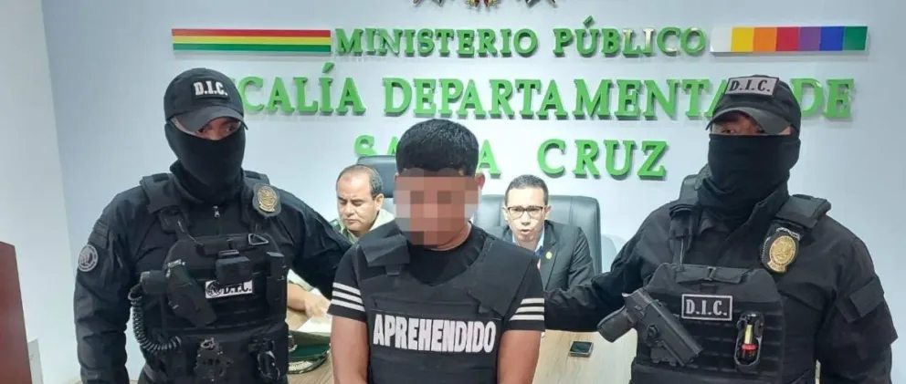 El feminicida de Sandra es presentado por las autoridades. Foto: Unitel