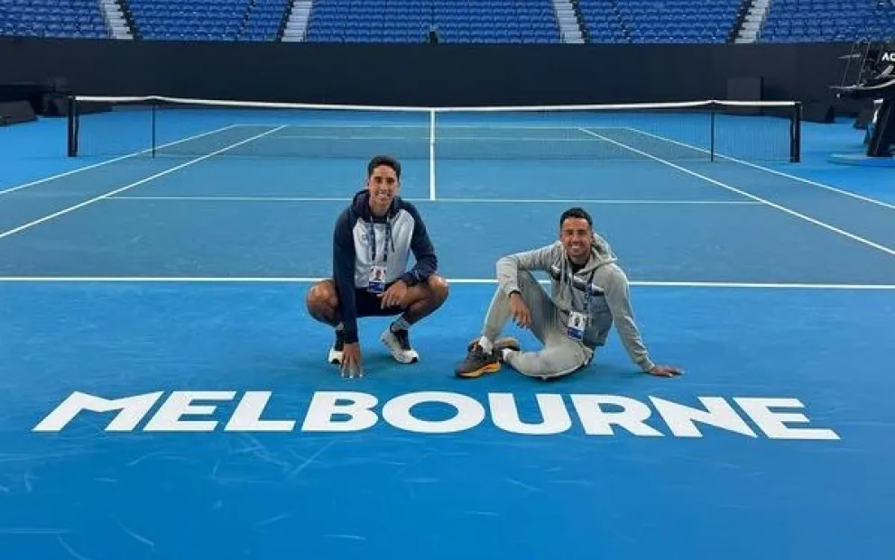 Murkel (izq.) y Hugo Dellien, en una de las canchas del Melbourne Park. Foto: Murkel Dellien.