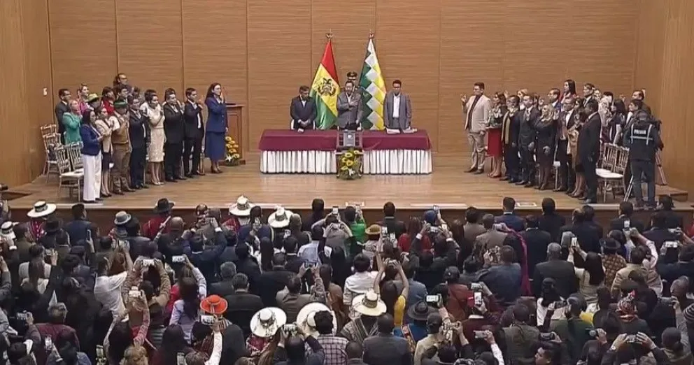 La posesión a cargo del presidente Luis Arce. Foto: captura 