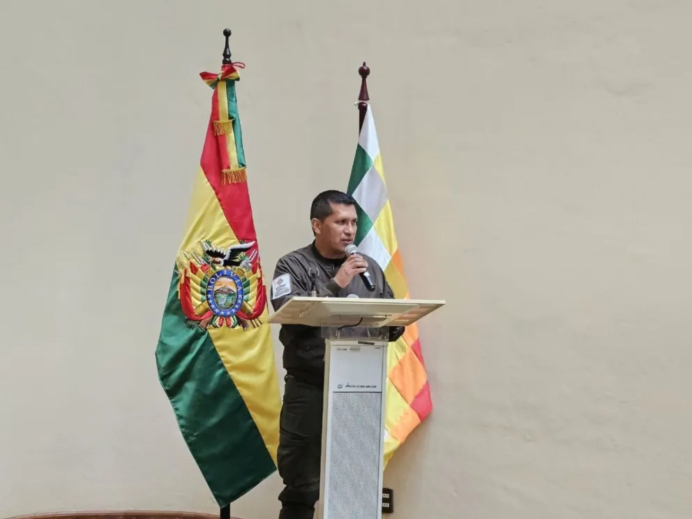  Marcos Uzquiano durante un acto de reconocimiento en el Senado. Foto: @SenadoraRequena