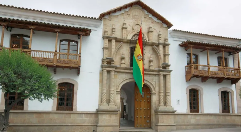 La Casa de la Libertad de Sucre con la bandera de Bolivia en una imagen de archivo. Foto: casadelalibertad.org.bo