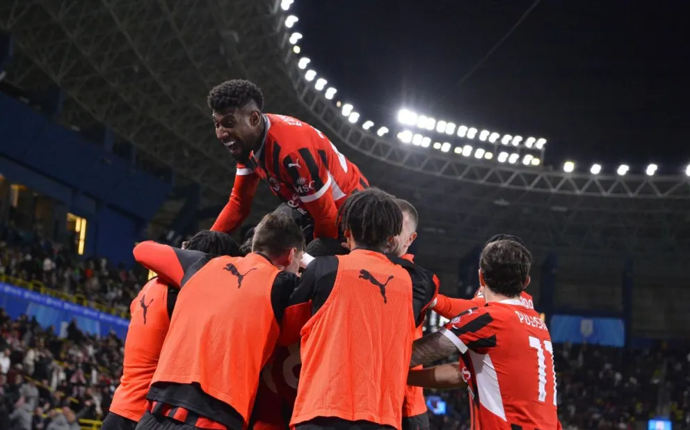 Los jugadores del Milan celebran por uno de sus goles a la Juventus. Foto: EFE.