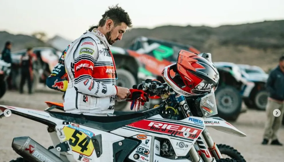 Daniel Nosiglia tras culminar una etapa en el Dakar. Foto: Rieju Team.